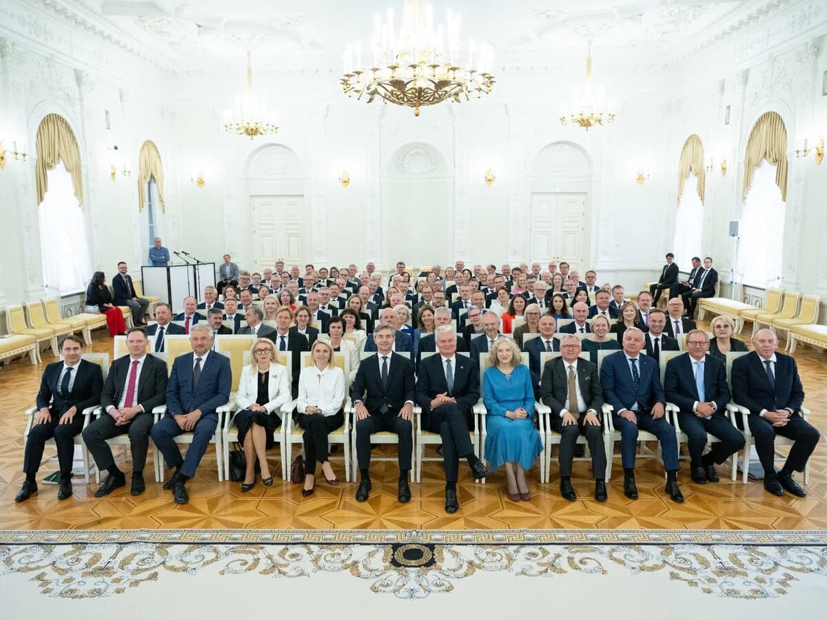 Nausėda susitikęs Lietuvos diplomatinių atstovybių vadovais pabrėžė mūsų šalies lyderystę