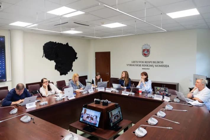 Vyriausioji rinkimų komisija dėl nešališkumo spragų rodo į Seimą