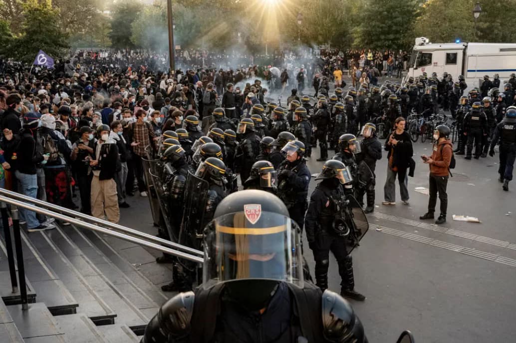 Prancūzijoje dėl švietimo krizės protestuoja moksleiviai, sužeista daugiau kaip 100 mokyklų darbuotojų