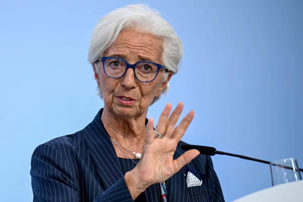 ECB vadovė Prancūzijai: skolos problemas turite spręsti patys