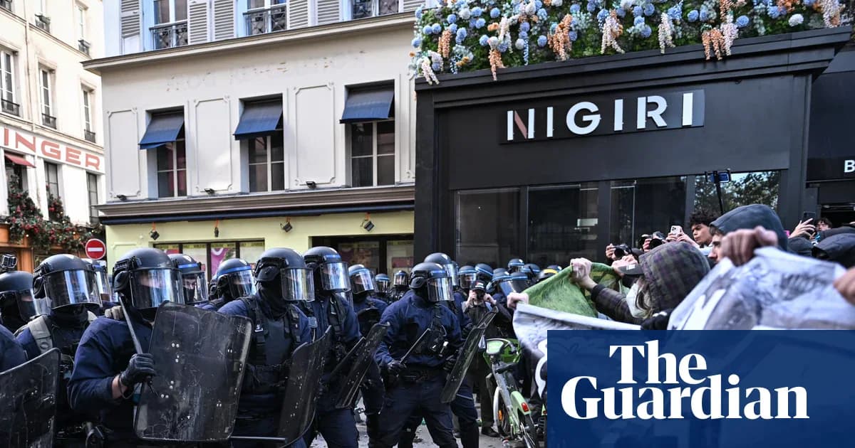 Prancūzijos policija kaltinama paaugliams sukėlusi karo zonai būdingus sužalojimus