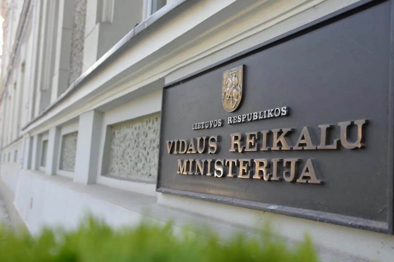 VRM siūlo didinti „nekonkurencingus“ merų atlyginimus
