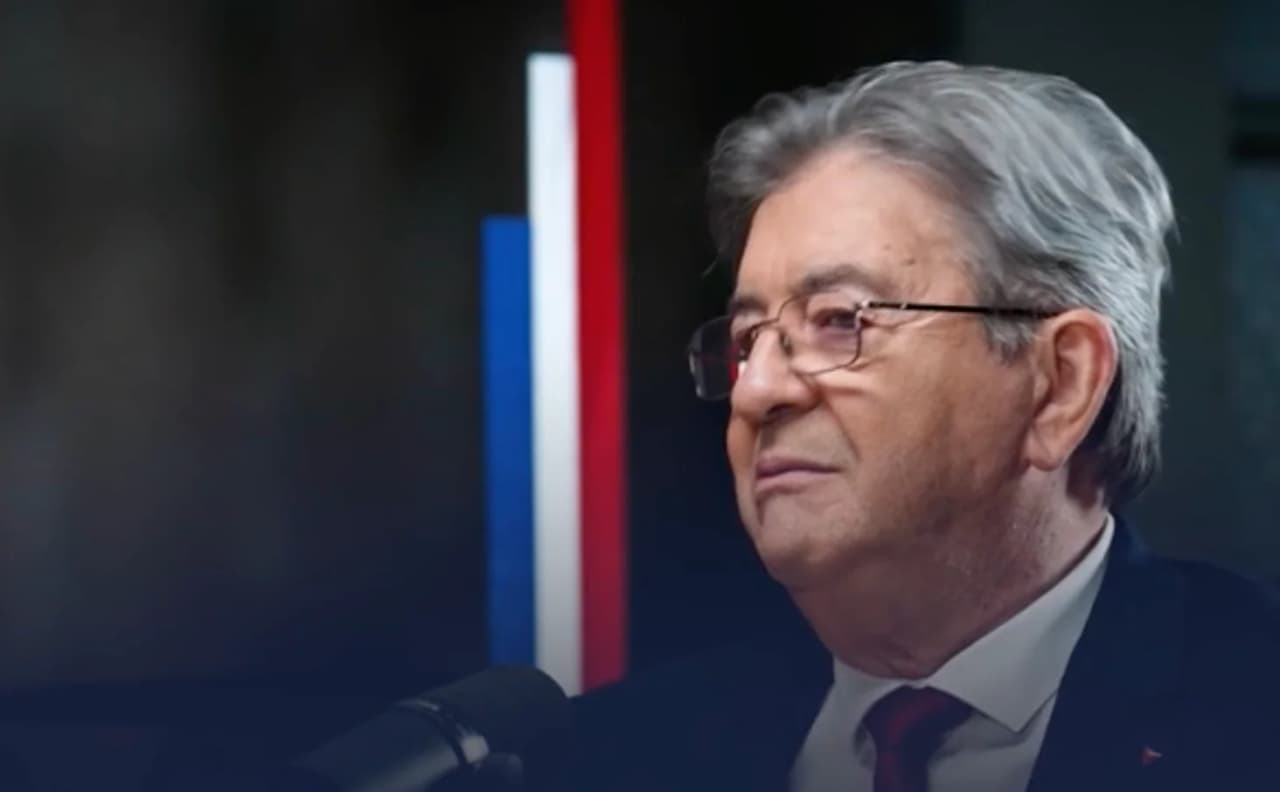 Akibrokštas: Prancūzijos prezidento posto siekiantis Mélenchon atsisako laikyti Rusiją prieše