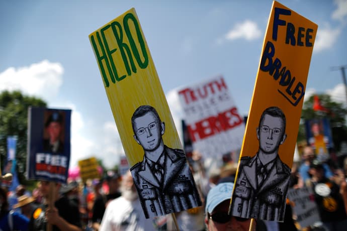 Akimirka iš protestų dėl Bradley Manningo