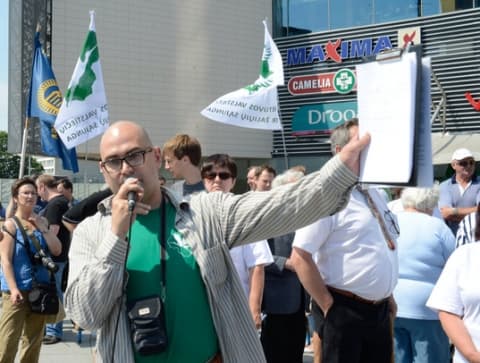 Kiaulių mėšlą – politikų protui skaidrinti!