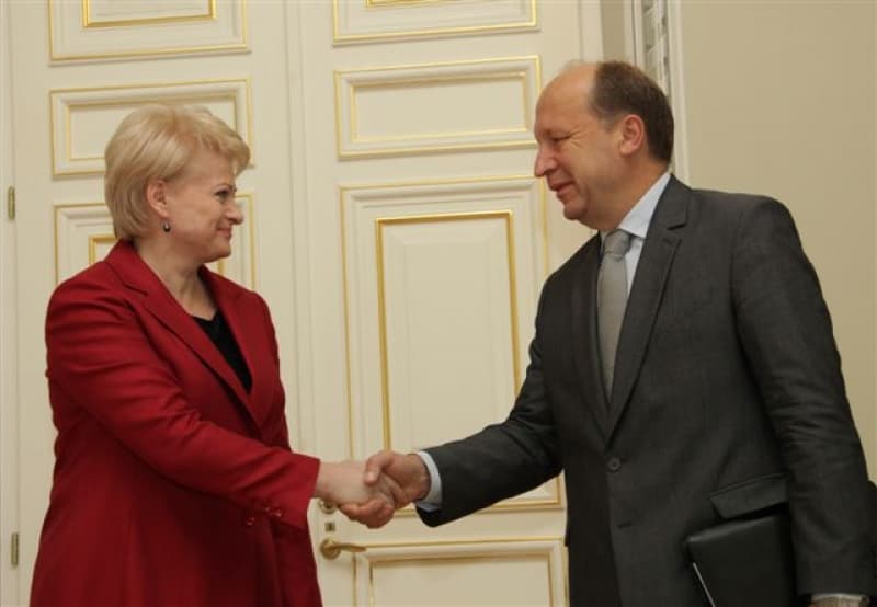 Anot konservatorių, anksčiau tik Konstitucijos garantu kukliai vadinta prezidentė D. Grybauskaitė yra ir energetinio saugumo bei finansinio stabilumo garantija. Nuotr. prezidentas.lt