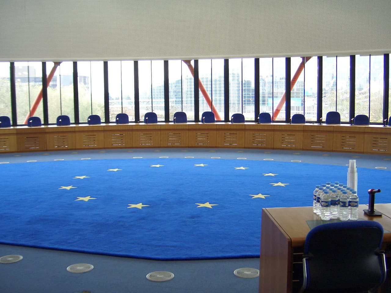 Europos Žmogaus Teisių Teismo salė.