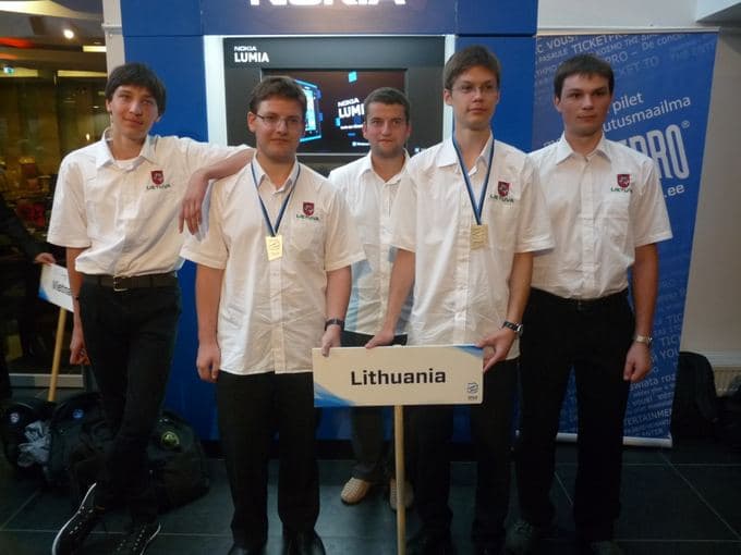 Lietuvos delegacija, iš kairės į dešinę: M. Abazorius, Ž. Stražnickas, M. Kerys, D. Kavolis, T. Čerškus. (Nuotr. Lietuvos mokinių informavimo ir techninės kūrybos centro)