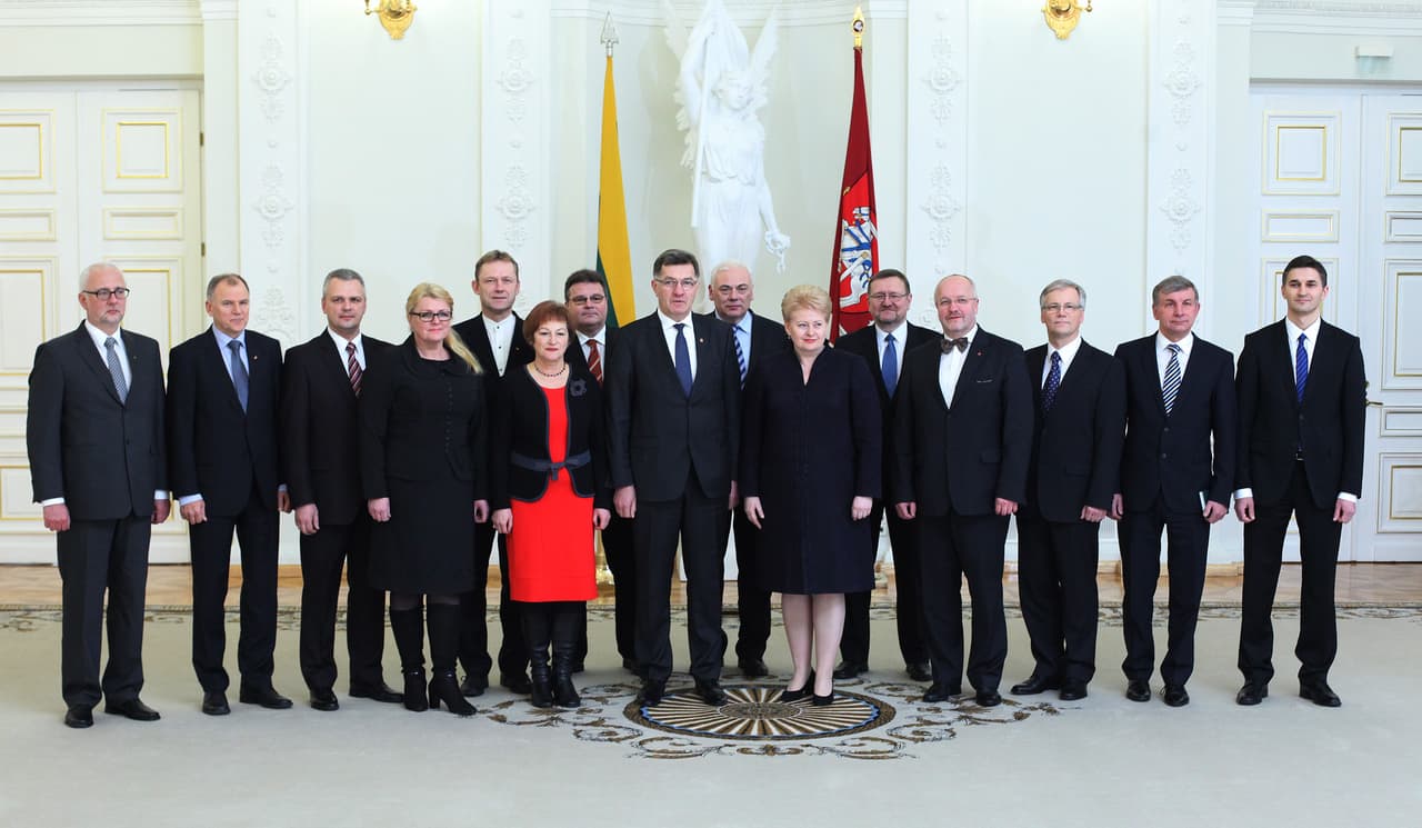 Šešioliktosios vyriausybės sudėtis 2012 m. gruodžio 17 d. Nuotr. iš „president.lt“