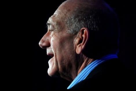 Ehudas Olmertas sukritikavo Benyamino Netanyahu Irano puolimo planus