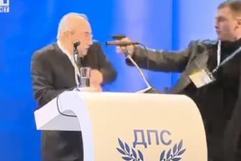 Norėjo tik išgąsdinti...