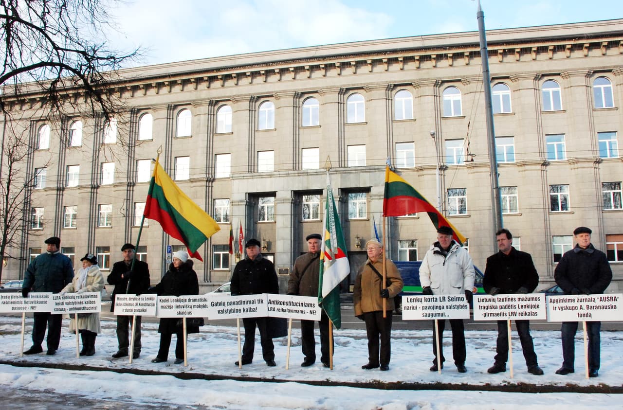 Piketas prieš antikonstitucinį flirtą