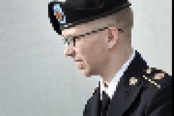 Militarizmo demaskuotojui Bradley Manningui siūloma įteikti Nobelio taikos premiją (video)