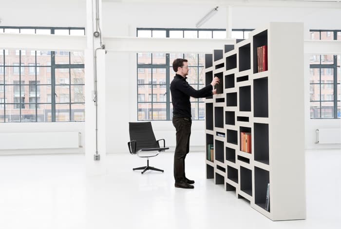 Didėjančiai bibliotekai: R. De Jongo lentyna gali augti bei susitraukti