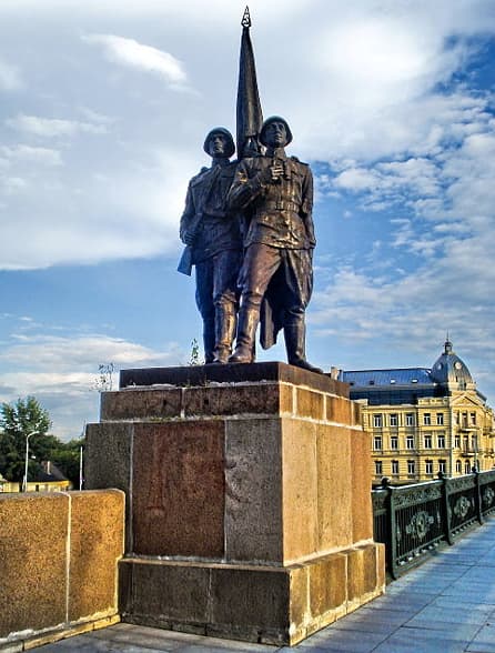 The overthrown statue of Lenin in Kiev has revived the debate on a Soviet Sculpture on the Green Bridge in Vilnius