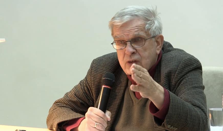 Kas jūs, rašytojau Tomai Venclova, ir kam jūs tarnaujate? Ar tik ne į Rytų pusę rodo jūsų ranka? Nuotraukoje intelektualu prisistatantis T. Venclova. Nuotr. E.eu