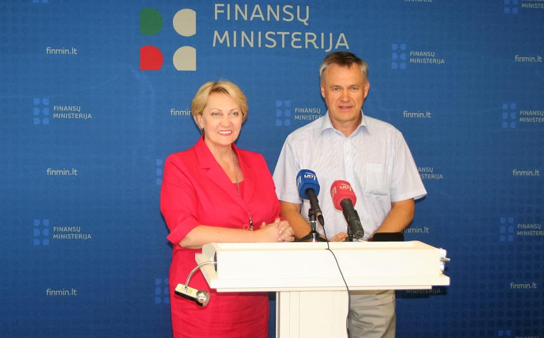 Finansų ministrė Rasa Budbergytė (kairėje). Nuotr. facebook.com
