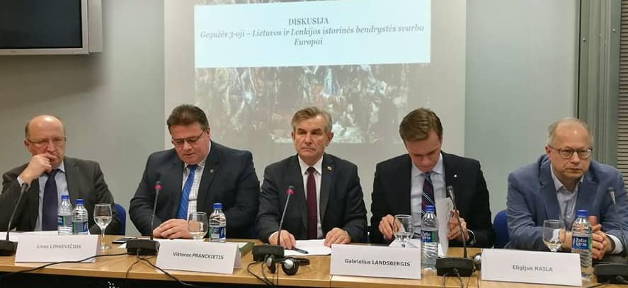 Atsinaujinusi konservatorių partija, vadovaujama Gabrieliaus Landsbergio (antras iš dešinės), vėl tapo populiariausia valstybėje. Nuotr. facebook.com