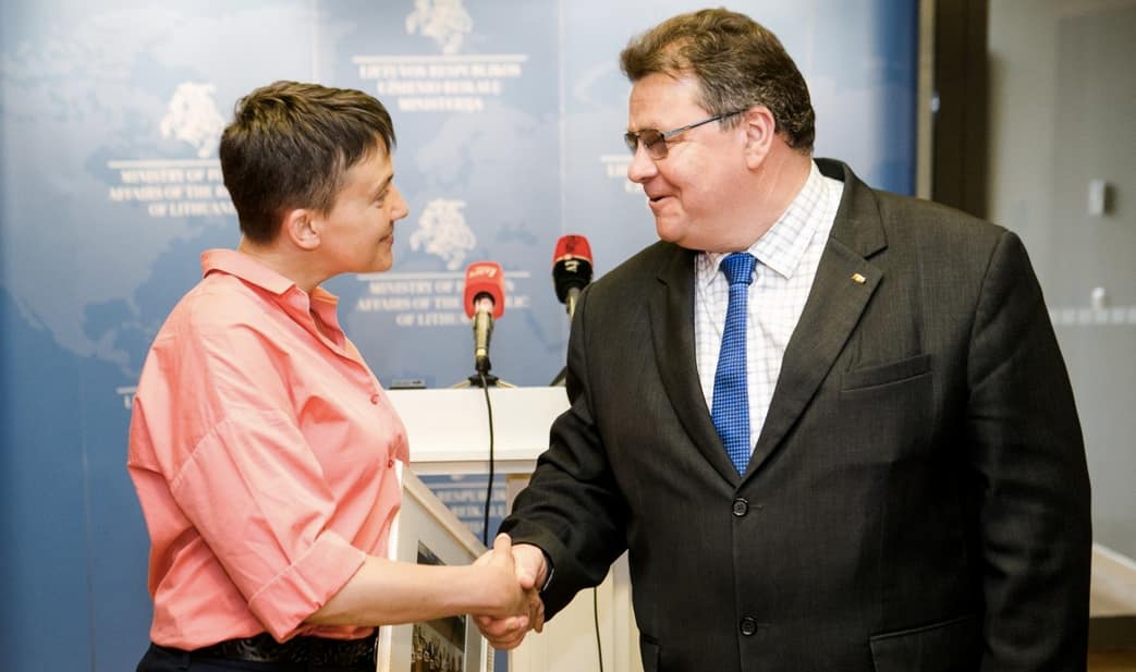 UKraioje, kaip ir Lietuvoje Nadia Savčenko buvo laikoma didvyre, dėl šios lakūnės jau ketvirtus metus iš eilės badauja liberas Petras Auštrevičius. Nuotr. urm.lt