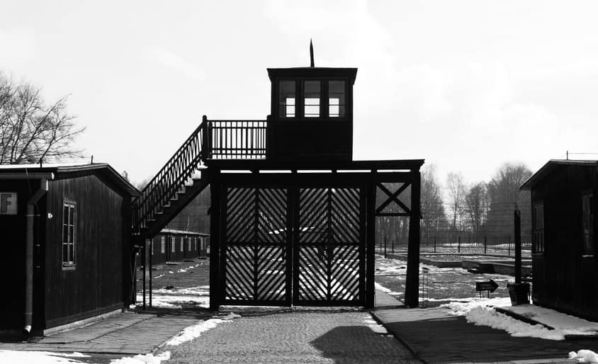 Įėjimas į Štuthofo koncentracijos lageris, kuriame, kaip teigiama, turint garbės kalinio statusą, dalį laiko teko praleisti ir Jonui Noreikai (Generolui Vėtrai). Nuotr. wikipedia.org
