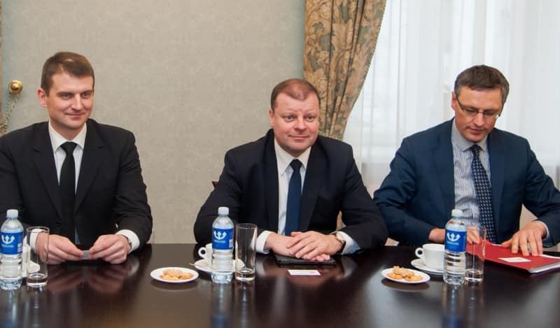 Populiariausias Lietuvos politikas Saulius Skvernelis (viduryje). Nuotr. vdu.lt