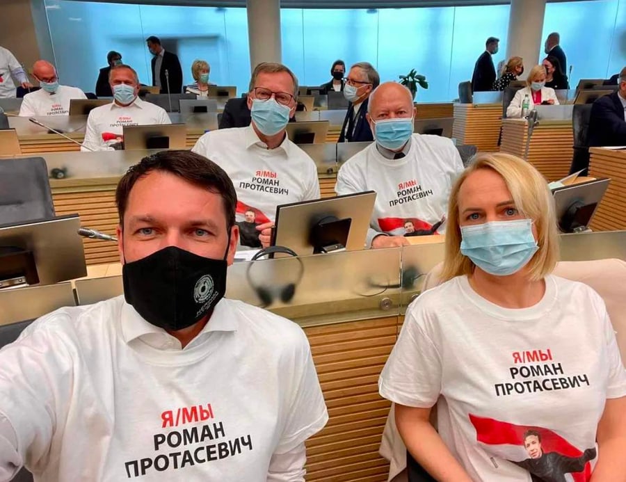 Lietuvos liberalai vieningai, visa širdimi remia neonacį Romaną Protasevičių ir kovoja už jo išlaisvinimą. Nuotr. liberalai.lt
