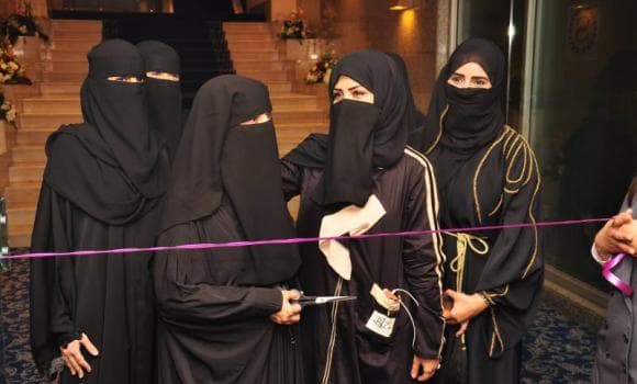 Atidaroma pirmoji Saudo Arabijos istorijoje moters įkurta teisės paslaugų firma