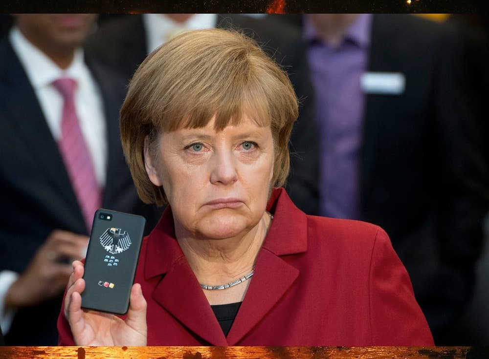 Angela Merkel apie tai, kad jos telefonas paklausomas nuo 2002 metų, sužinojo iš žurnalo Der Spiegel. 2013 metų spalio 27 diena