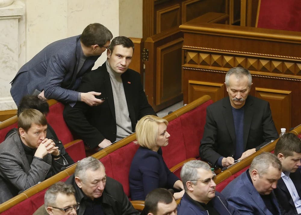 Opozicijos lyderis Vitalijus Klyčko parlamento posėdyje. EPA-Eltos nuotr.