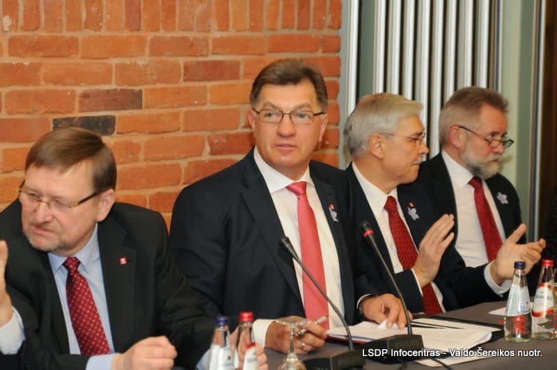 Premjeras Algirdas Butkevičius su bendražygiais. Nuotr. lsdp.lt