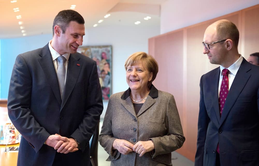 A. Merkel, V. Klyčko ir Arsenijus Jaceniukas. EPA-Eltos nuotr.