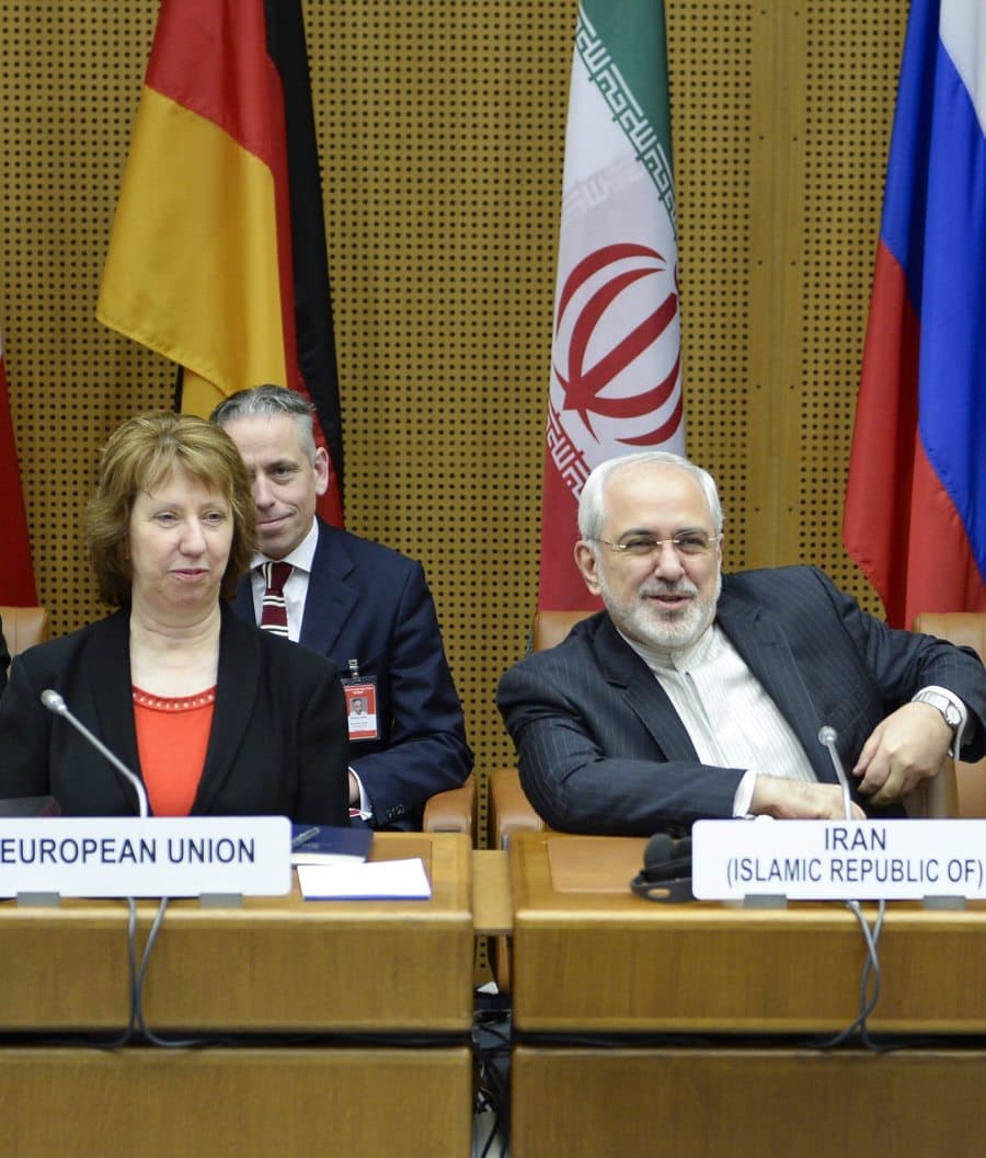Europos Sąjungos vyriausioji užsienio reikalų įgaliotinė Ketrin Ešton ir Irano užsienio reikalų ministras Mohamedas Džavadas Zarifas (dešinėje). EPA-Eltos nuotr.