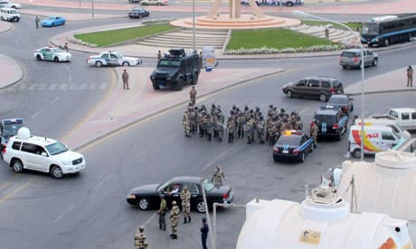 Saudo Arabijos Rytų provincijos Katifo miesto policija rengiasi susidūrimui su protestuotojais