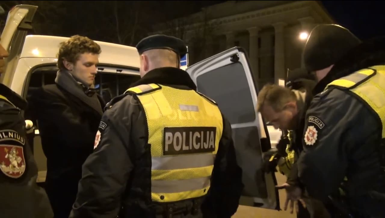 Policija: „Piketo prie Seimo dalyviai nevykdė pareigūnų nurodymų“