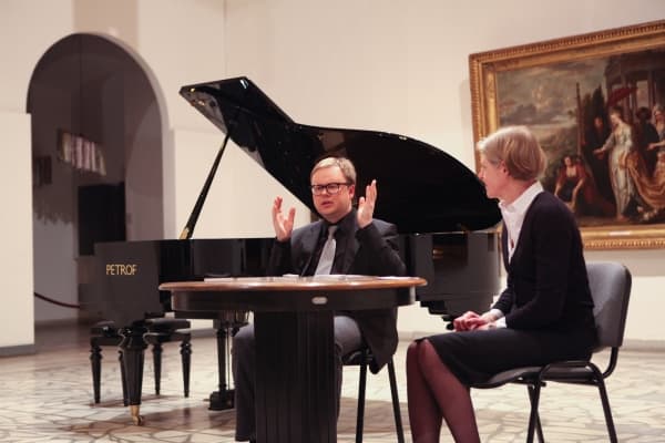 Daumantas Kirilauskas ir Vytautė Markeliūnienė vakaro metu. Dovydo Čiuplio nuotrauka iš pianisto archyvo