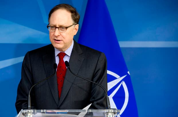 NATO vadovo pavaduotojas kol kas nekomentuoja lenkų pasiūlymo dėl kariuomenės dalinių dislokavimo