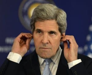 JAV valstybės sekretorius Johnas Kerry atsidūrė sudėtingoje situacijoje