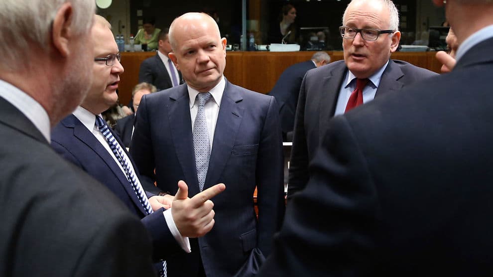 W. Hague ir F. Timmermansas