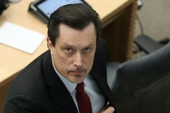 V. Juozapaitis atkreipia dėmesį, kad galimai pažeidžiamas Teatrų ir koncertinių įstaigų įstatymas