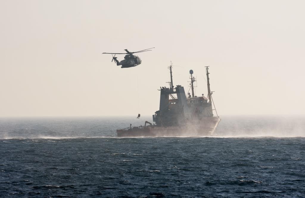Lietuvos kariuomenės Karinių jūrų pajėgų patrulinis laivas P12 „Dzūkas“, vadovaujamas kapitono leitenanto Aivaro Birbalo, dalyvavo Baltijos jūroje prie Bornholmo salos (Danija) vykstančiose tarptautinėse gelbėjimo pratybose „Baltic scarex 14“. KAM nuotr.