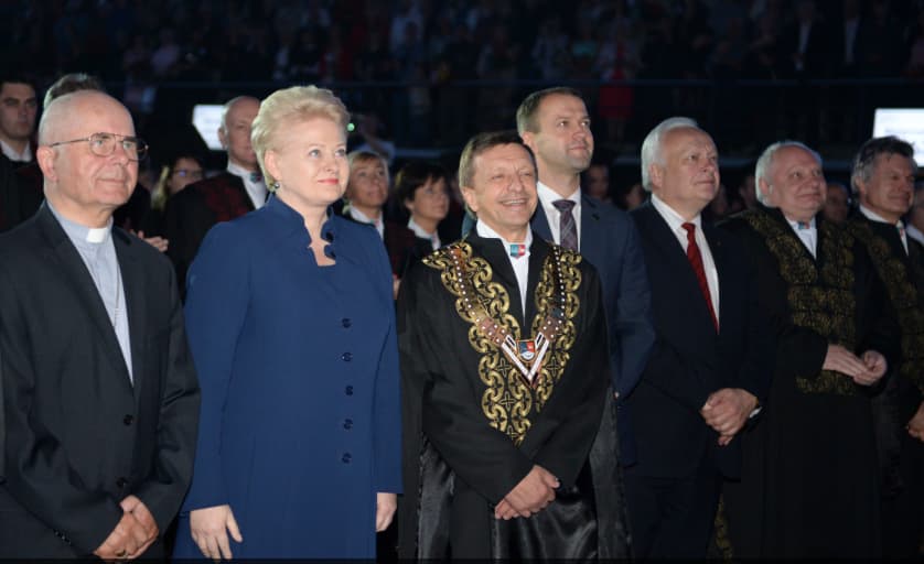 NKVD gaisrininko (vėliau tremtinio) duktė, komunistinio jedinstvenininko Mykolo Burokevičiaus bendražygė, Lietuvos prezidentė Dalia Grybauskaitė (antra iš kairės) perspėjo Vakarus dėl Rusijos grėsmės. Nuotr. prezidentas.lt