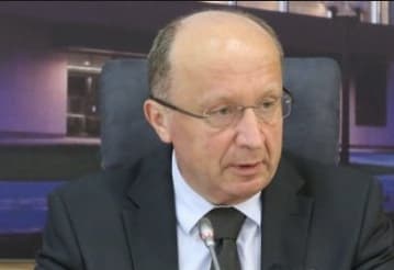 Konservatorius A. Kubilius pradėjo slėptis už prokurorų nugarų