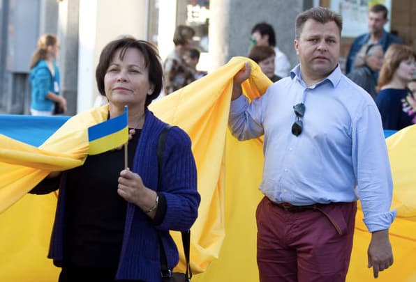 Panevėžio miesto 511-ojo gimtadienio šventėje svarbiausiu akcentu tapo įspūdingo dydžio Ukrainos vėliava, kurią be kitų žinomų visuomenės veikėjų nešė ir konservatoriai Seimo nariai – Mantas Adomėnas ir Rasa Juknevičienė.
