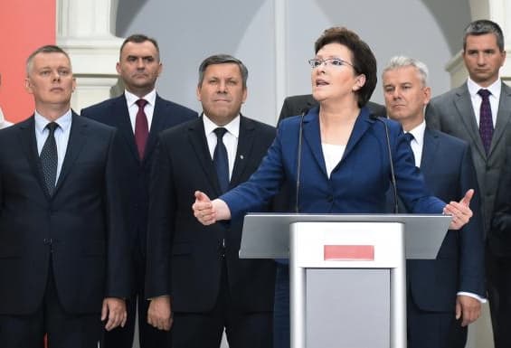 Naujoji Lenkijos vyriausybė užsienio politikos atžvilgiu kaip mažas vaikas