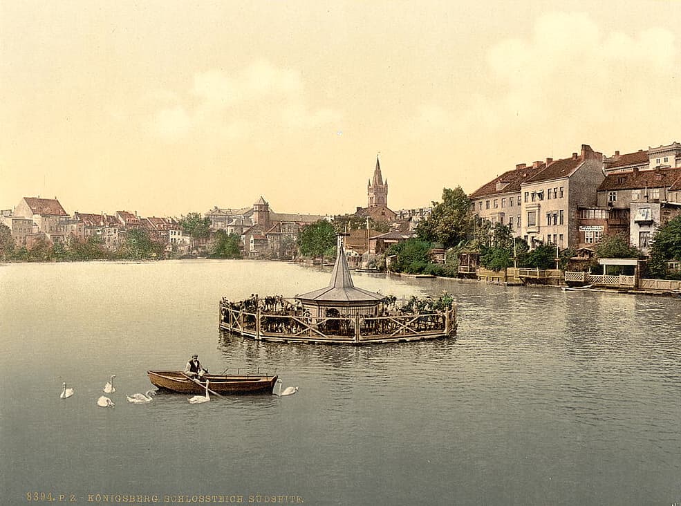 Karaliaučius arba Kaliningradas (vok. Königsberg, prūs. Kunnegsgarbs, Knigsberg, lenk. Królewiec, nuo 1946 m. rus. Калининград, Kaliningradas) – Baltijos jūros uostas, pagrindinis Rusijos srities centras. Taip miestas atrodo senose fotografijose.