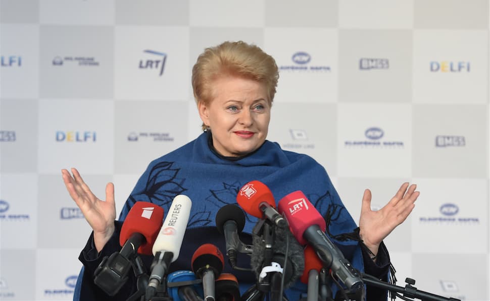 Nesmagu, kai valstybei vadovauja apsimelavusi ir nesiliaujanti meluoti moteris. Tačiau tokia situacija diskomforto nesukelia artimiausiems D. Grybauskaitės pavaldiniams (premjerui ir kt.) valdžioje bei ją aptarnaujančioms partijoms. Nuotr. prezidentas.lt