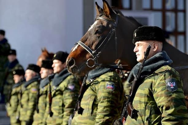 Sukilėliai kuria armiją, kad kovotų su Kijevu