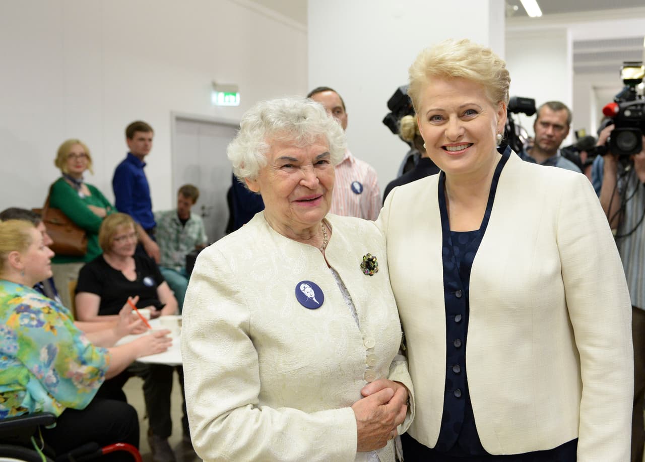 Konservatorė Ona Voverienė ir prezidentė Dalia Grybauskaitė. Nuotr. prezidentas.lt