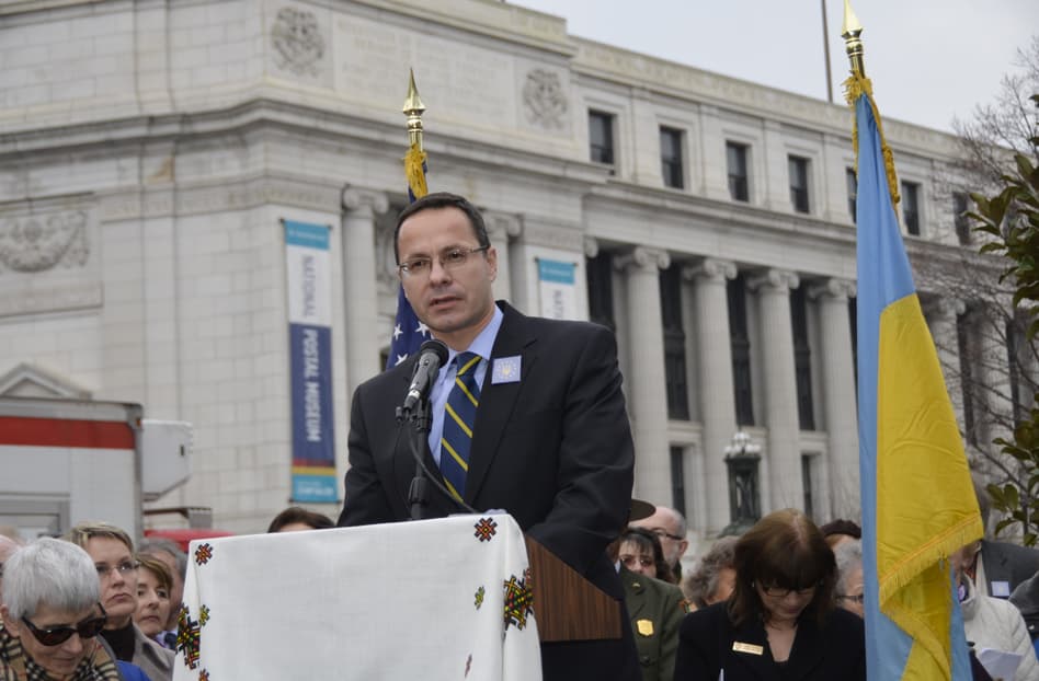 Dėl kokių priežasčių ir tikslų ambasadorius Ž. Pavilionis įvykdė šią pavojingą provokaciją, kol kas nėra žinoma. Nuotr. usa.mfa.gov.ua