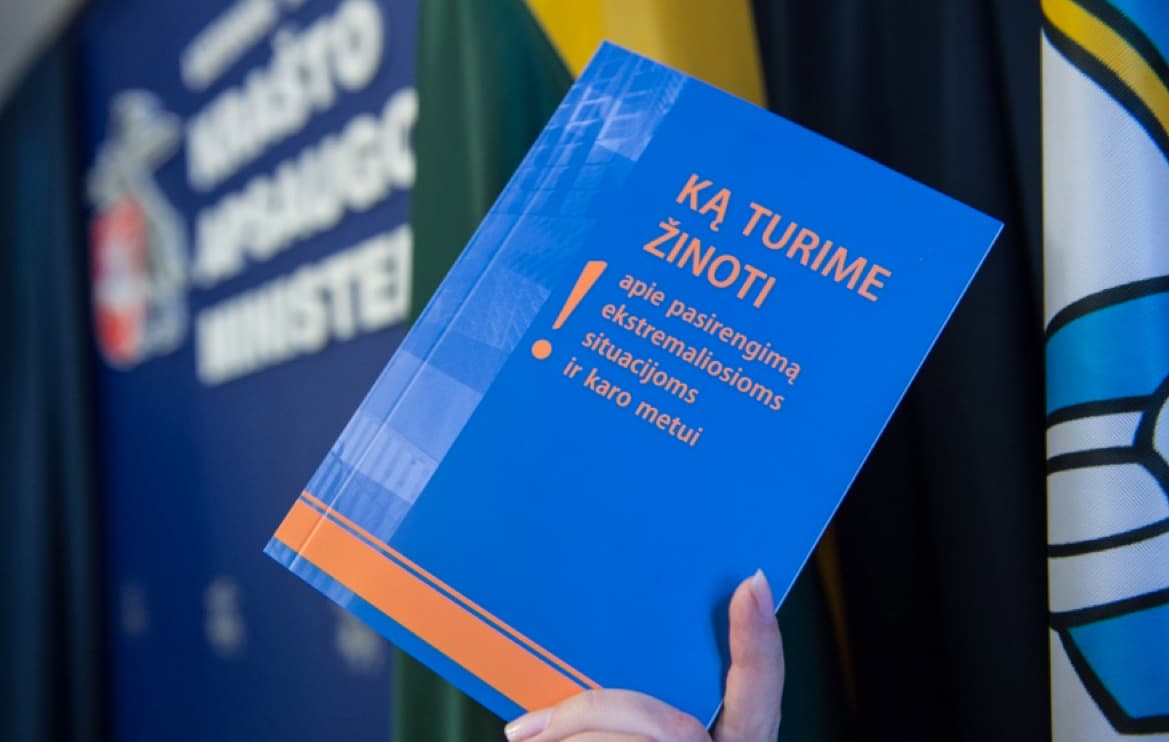 Pristatytas leidinys „Ką turime žinoti apie pasirengimą ekstremaliosioms situacijoms ir karo metui“